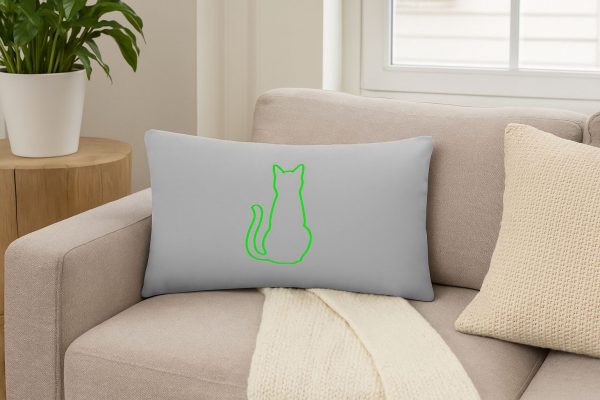 Cojín decorativo gris claro con dibujo minimalista de un gato visto desde atrás en línea verde.