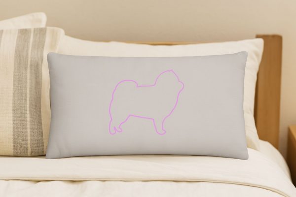 Cojín decorativo cuadrado con silueta de perro en línea rosa sobre fondo gris claro.